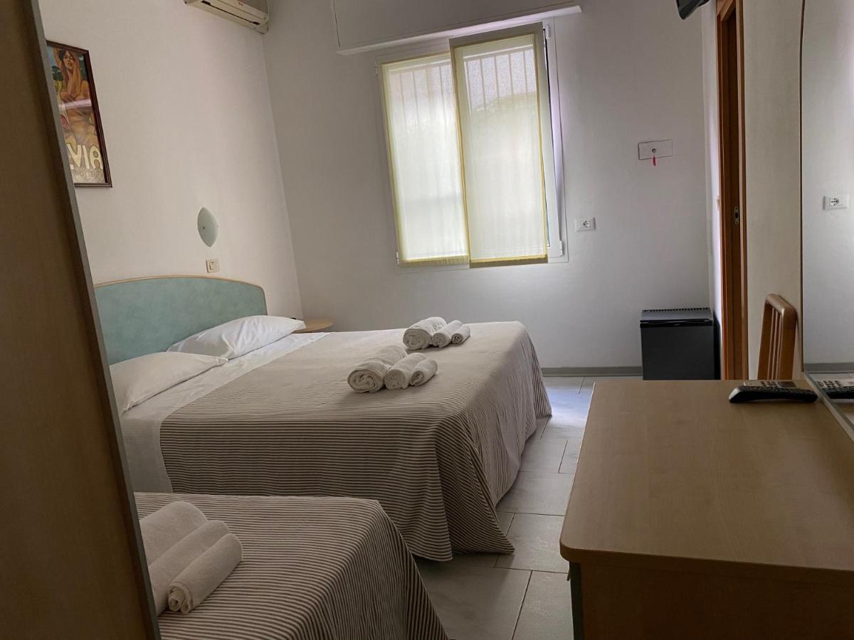 Hotel Chery Milano Marittima Exterior photo